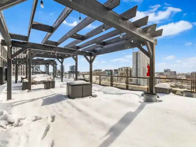 Apartment Montreal QC 102701300