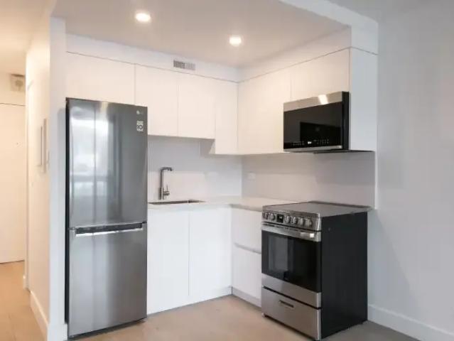 Apartment Montreal QC 102882731