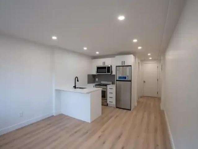 Apartment Montreal QC 103611412