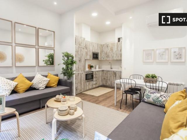 Apartamento de 2 dormitorios en alquiler en Sol, Madrid