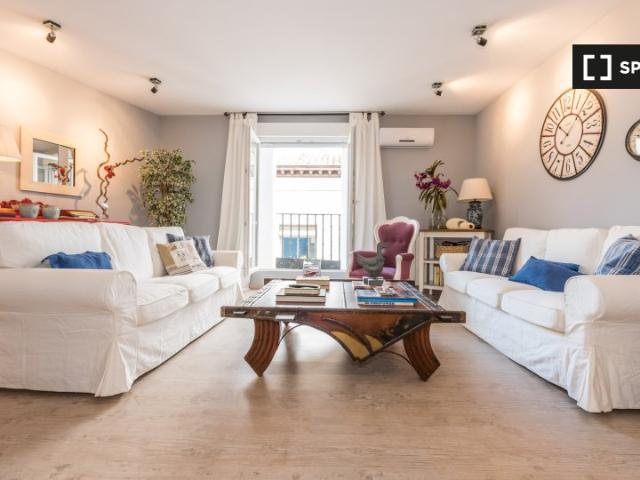 Apartamento de 3 dormitorios en alquiler en Embajadores, Madrid