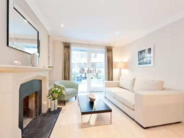 Apartment, Shelbourne Hall, Shelbourne Road, Dublin 4 is for r.
