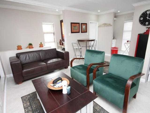 Apartment Silver Lakes Gauteng LS67605862