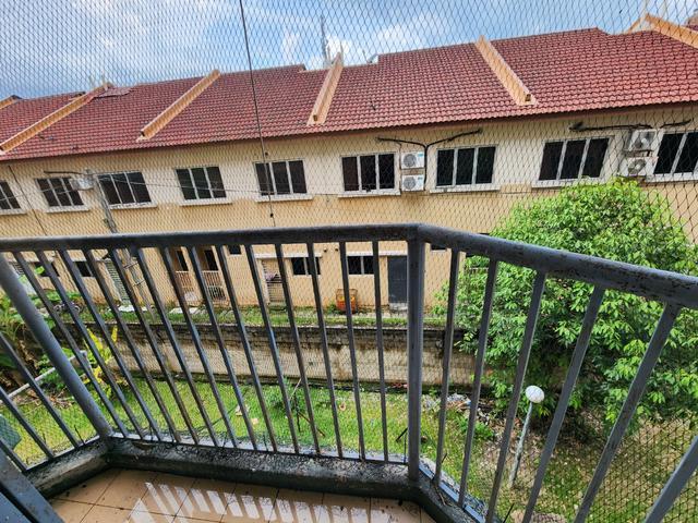 Apartment Sri Putra 2 With Kitchen Table Top Well Kept Condition
