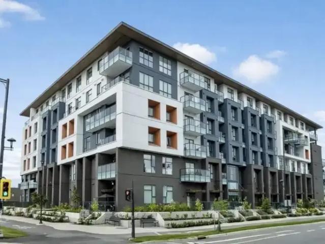 Apartment Surrey BC 104036415