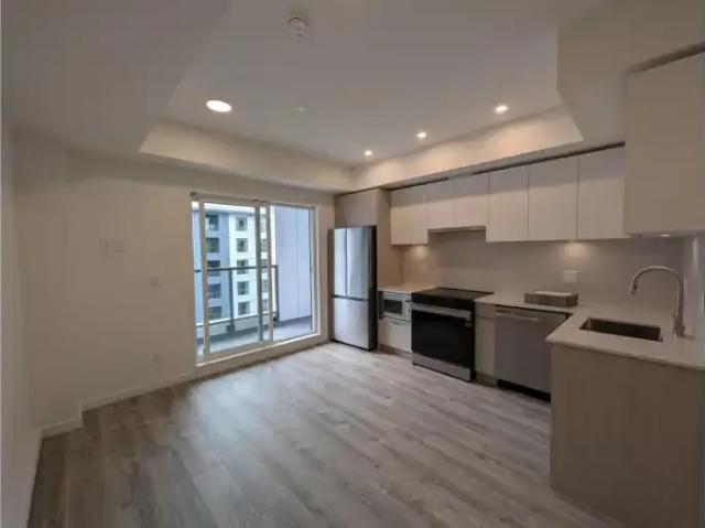 Apartment Surrey BC 104183212