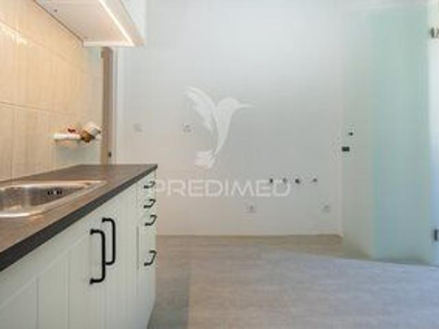 Apartment Refurbished 1 bedrooms for rent Estrela Lisboa 2nd floor