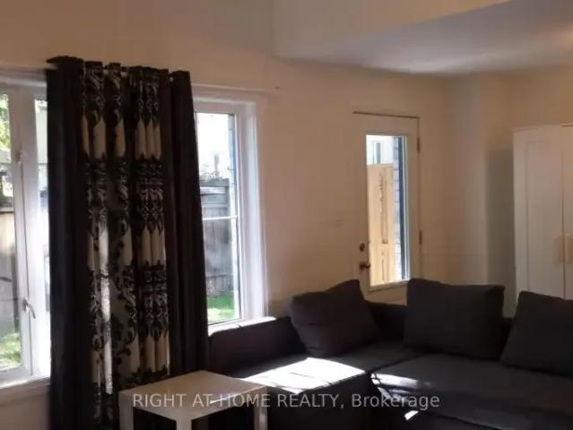 Apartment Richmond Hill ON 104895181