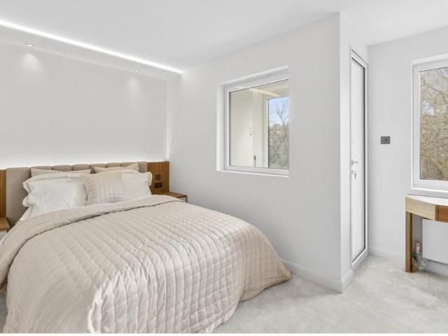 Apartment with 4 rooms on sale in Londres 106 m² | dreamo. Ch