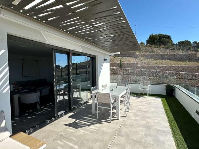 Apartment with 4 rooms for rent in Benidorm 143 m² | dreamo. Ch