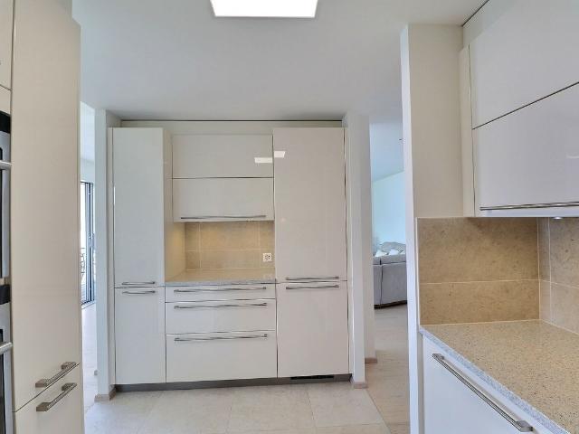 Apartment with 4.5 rooms on sale in Chernex 155 m² | dreamo. Ch