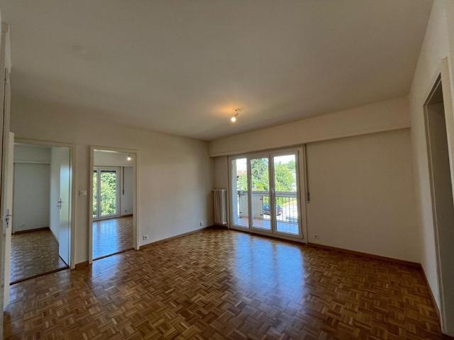 Apartment with 4.5 rooms on the 2nd floor