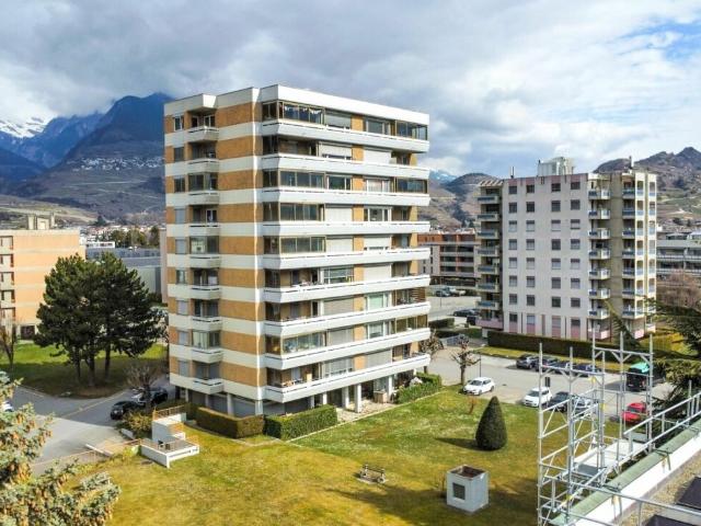 Apartment with 5 rooms on sale in Conthey 139 m² | dreamo. Ch