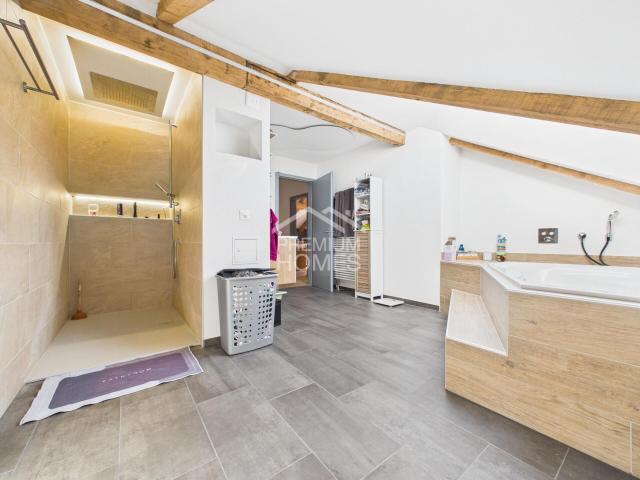 Apartment with 5.5 rooms on sale in Uetendorf 154 m² | dreamo. Ch