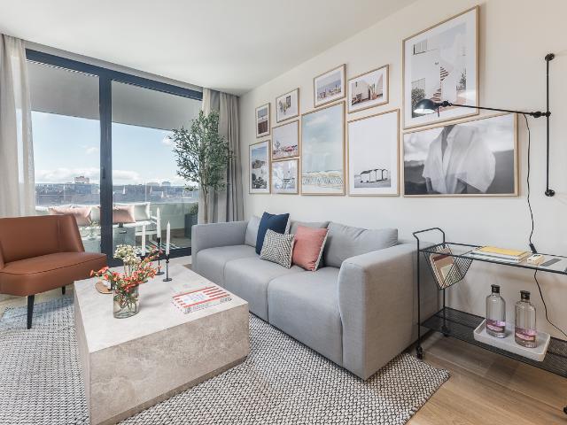 Apartment with terrace and pool in the Skyline Building