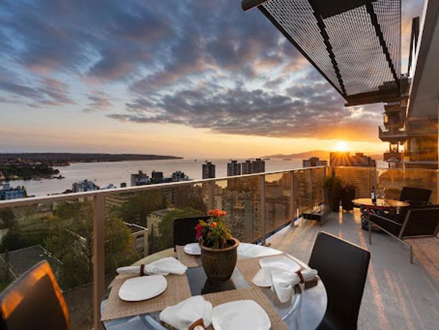 Apartment with terrace and pool