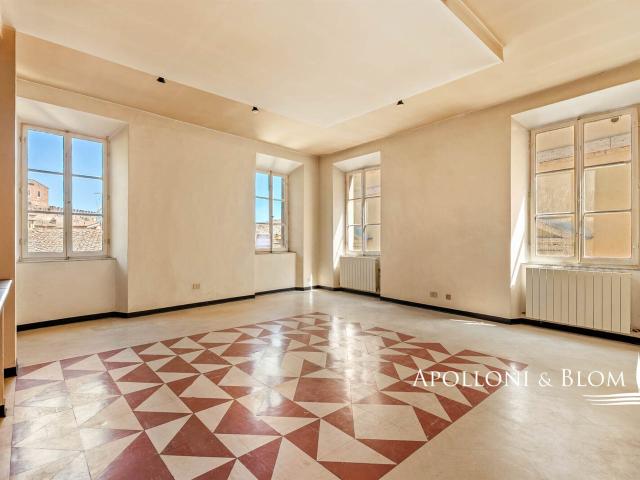 Apartment with attic to be renovated – Montepulciano 176m² Montepulciano