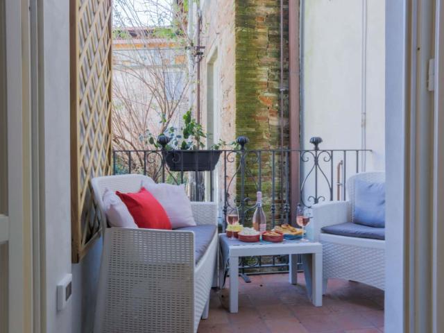 Apartment with Balcony in the Heart of Lucca