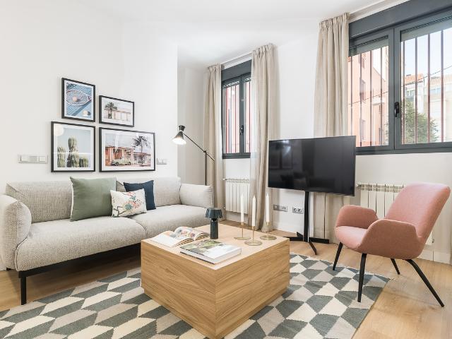 Apartment with courtyard for rent in La Guindalera