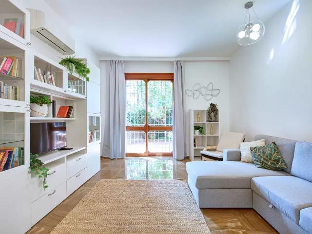 Apartment with Garden Piccolomini / Pamphili Cribmed