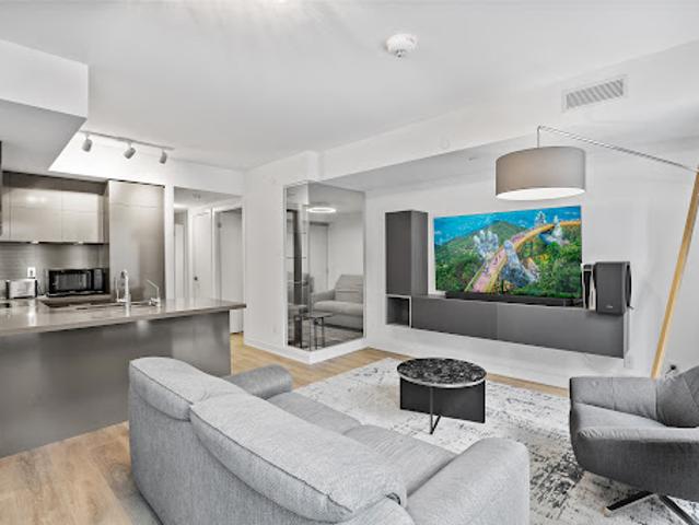 Apartment with pool