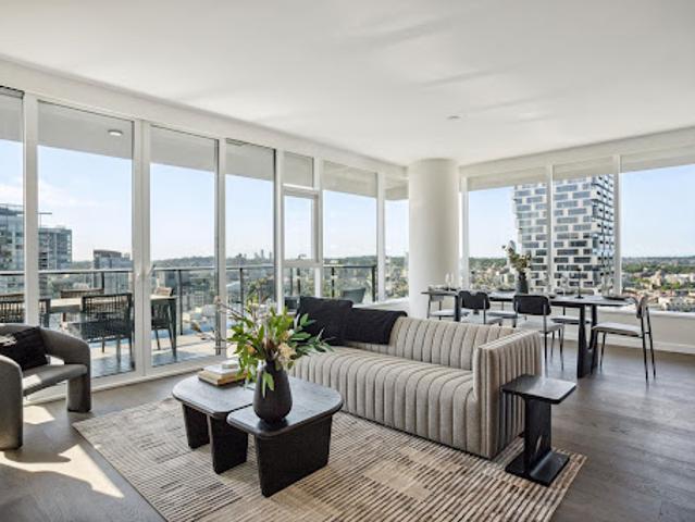 Apartment with pool
