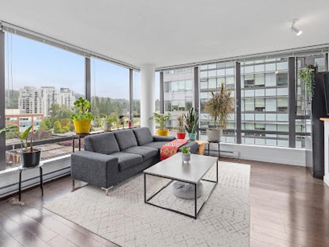 Apartment with pool