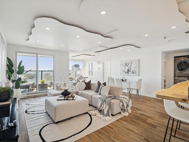 Apartment with pool