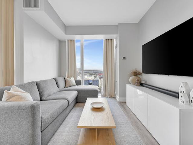 Apartment with pool