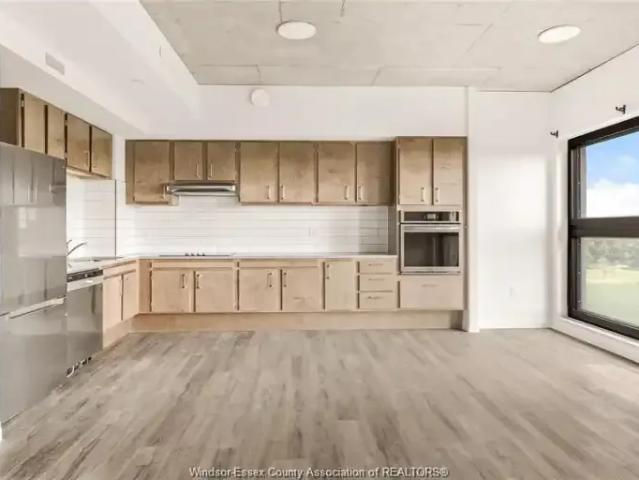 Apartment Windsor ON LS102339284