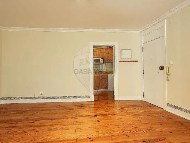 Apartment T2 in Campo de Ourique, Lisboa