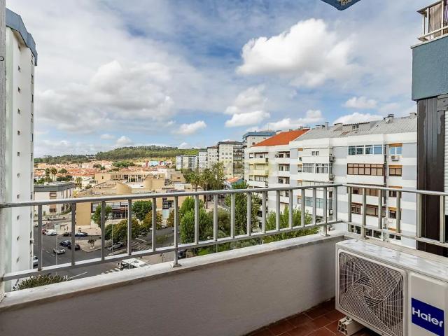 Apartment T2 in Carnaxide e Queijas, Oeiras