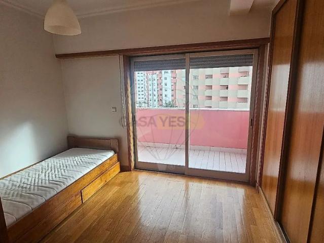 Apartment T2 in Carnide, Lisboa