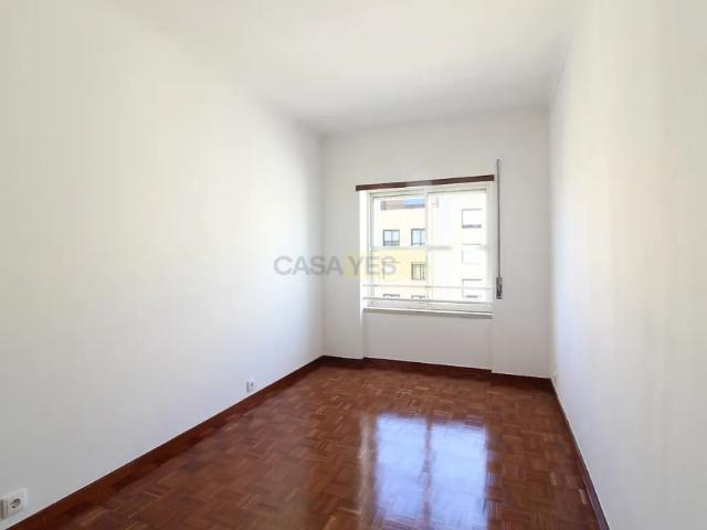 Apartment T2 in Carnide, Lisboa