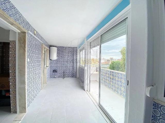 Apartment T2 in Areeiro, Lisboa