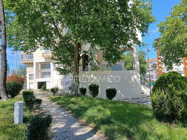 Apartment T2 in Santo António, Lisboa