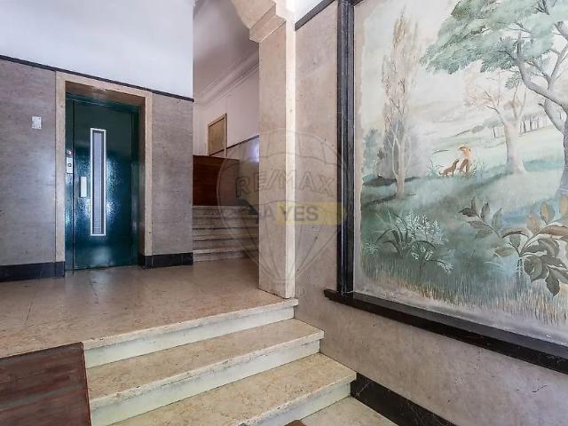 Apartment T2 in Santo António, Lisboa