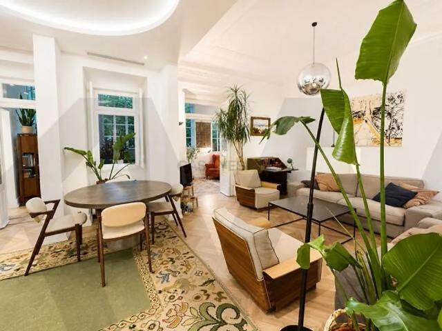 Apartment T2 in Santo António, Lisboa