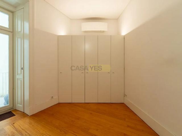 Apartment T2 in Santo António, Lisboa