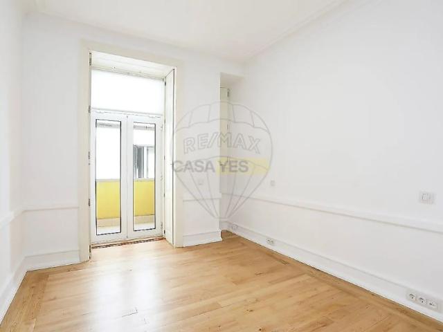 Apartment T2 in Santo António, Lisboa