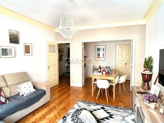 Apartment T2 in Santo António, Lisboa