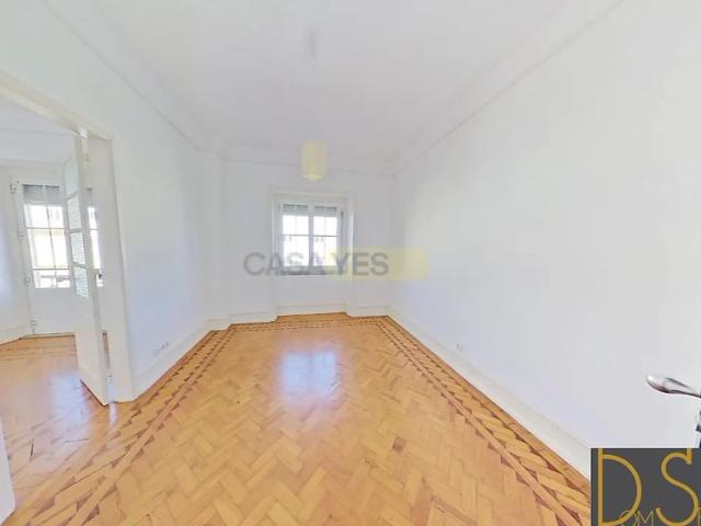 Apartment T3 in Campo de Ourique, Lisboa