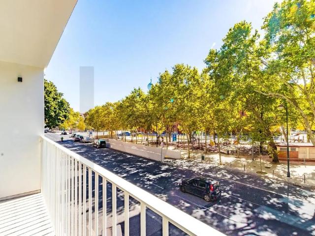 Apartment T3 in Areeiro, Lisboa