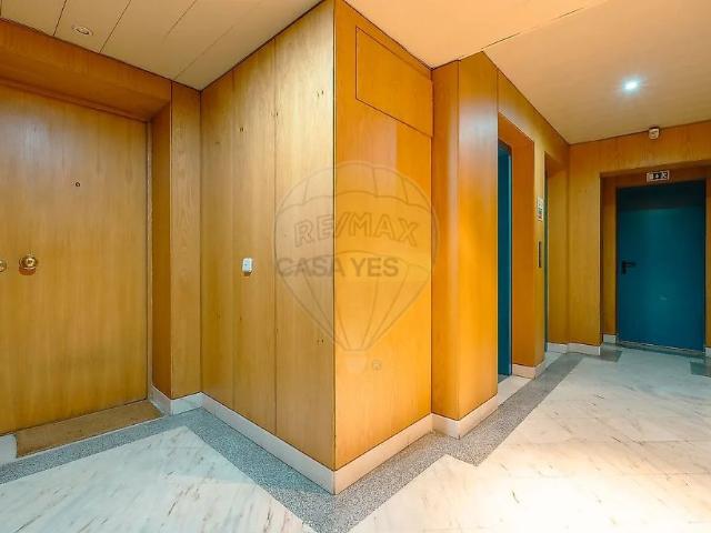 Apartment T3 in Areeiro, Lisboa