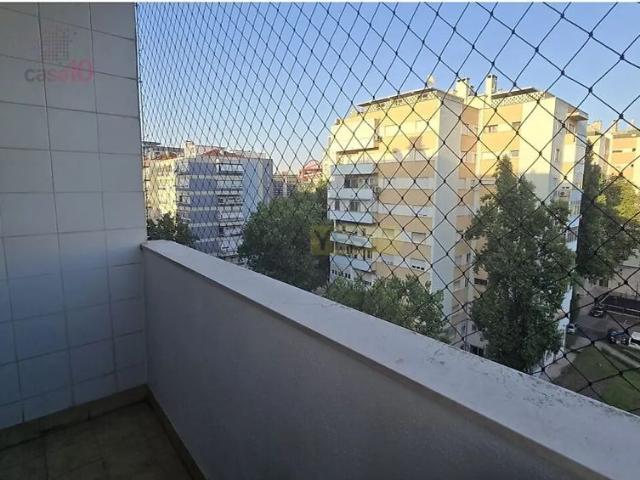 Apartment T3 in Benfica, Lisboa