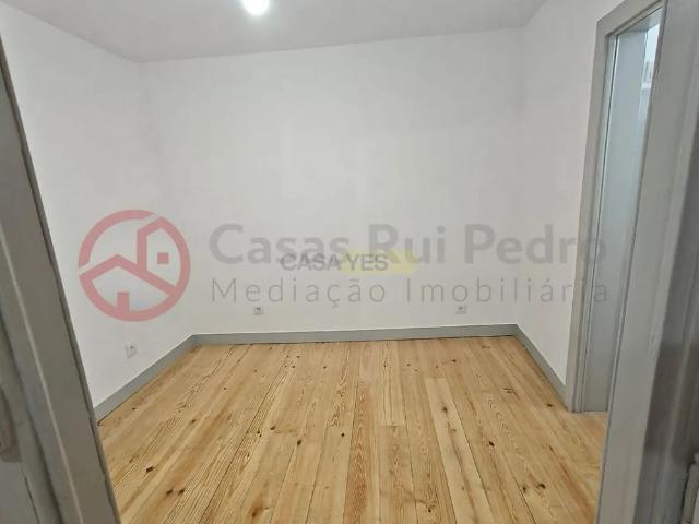 Apartment T3 in Santo António, Lisboa