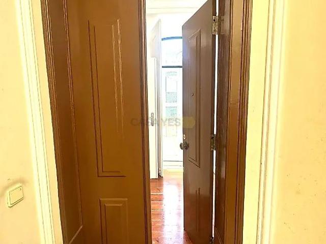 Apartment T3 in Santo António, Lisboa