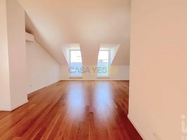 Apartment T3 in Santo António, Lisboa