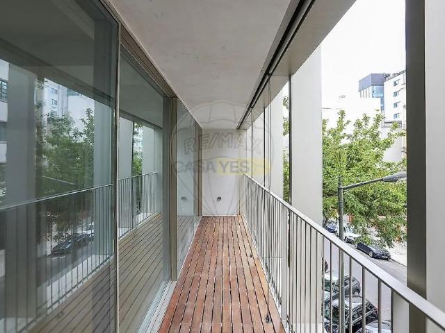 Apartment T3 in Santo António, Lisboa