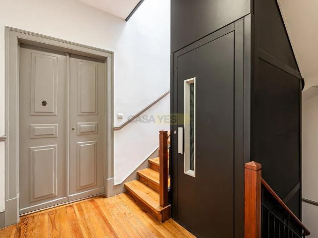 Apartment T4 in Arroios, Lisboa